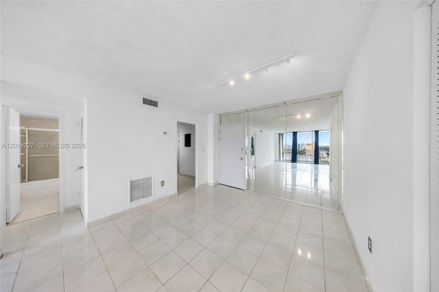 1865 79th St Cswy 14D, North Bay Village, FL 33141