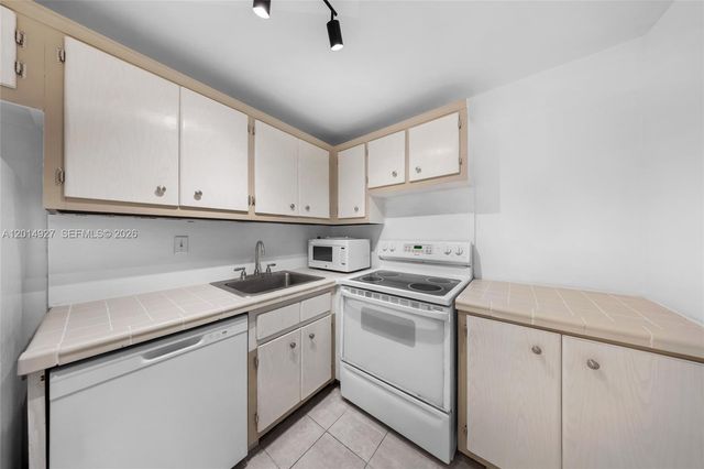 1865 79th St Cswy 14D, North Bay Village, FL 33141