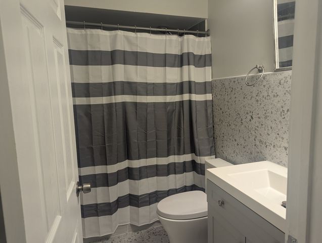 7306 N Winchester Avenue 505, Chicago, IL 60626