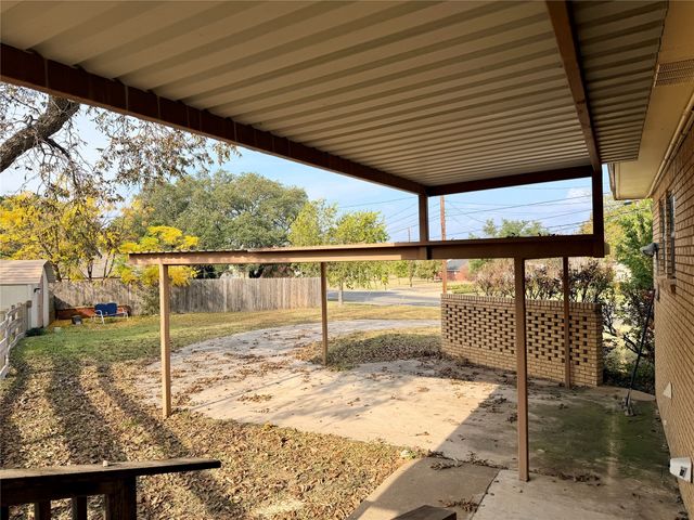 1611 Live Oak Street, Goldthwaite, TX 76844