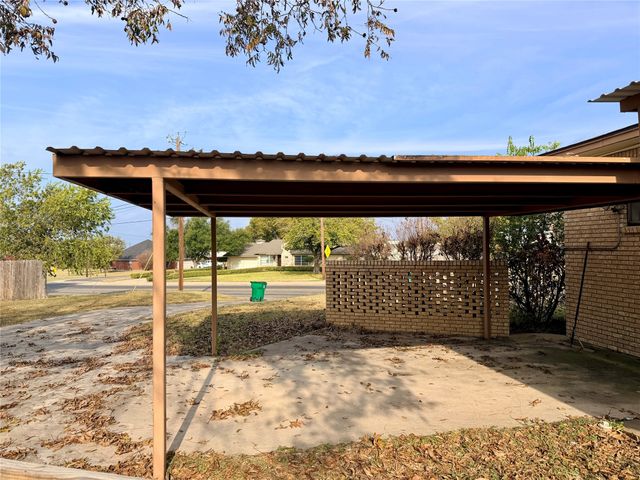 1611 Live Oak Street, Goldthwaite, TX 76844