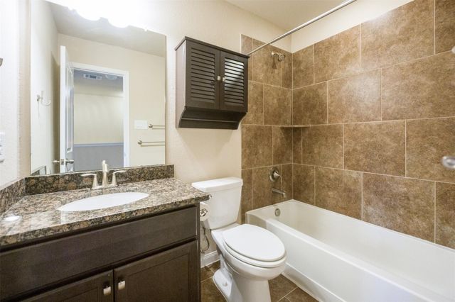 16020 Fountainview 21, Montgomery, TX 77356