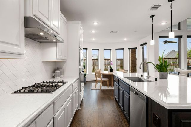 11806 Creekside Shore Circle, Cypress, TX 77433