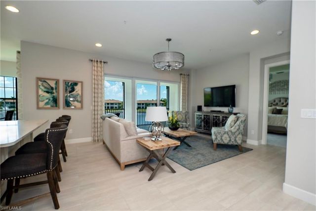 8008 Signature Club Cir, Naples, FL 34113