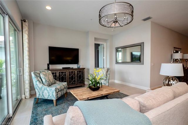 8008 Signature Club Cir, Naples, FL 34113
