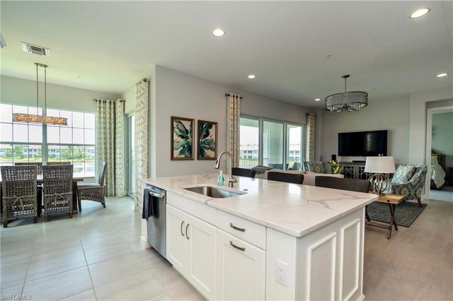 8008 Signature Club Cir, Naples, FL 34113