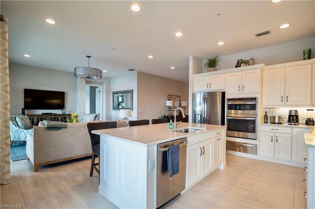 8008 Signature Club Cir, Naples, FL 34113