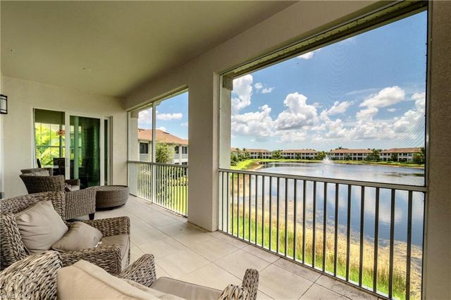 8008 Signature Club Cir, Naples, FL 34113