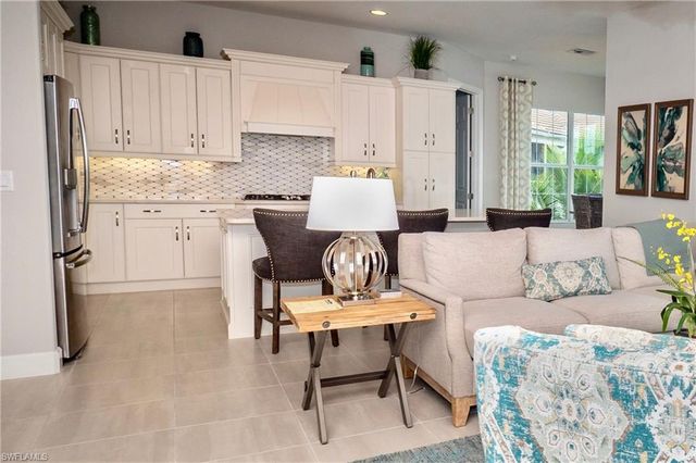 8008 Signature Club Cir, Naples, FL 34113