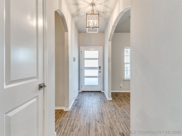 7809 S Redbud Avenue, Broken Arrow, OK 74011