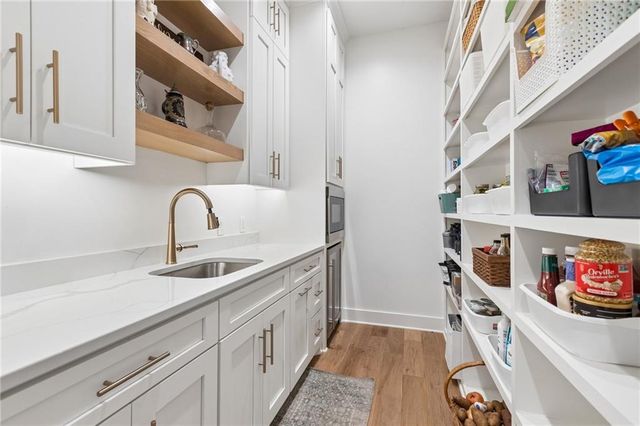 10711 W 173rd Terrace, Overland Park, KS 66221