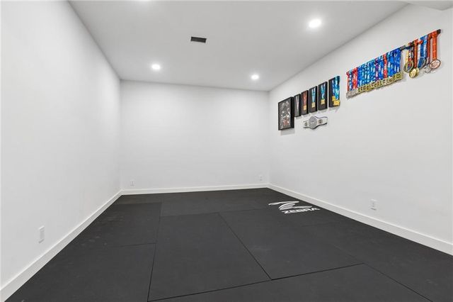 10711 W 173rd Terrace, Overland Park, KS 66221