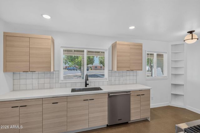 4135 N WESTVIEW Drive, Phoenix, AZ 85015