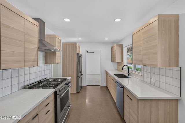 4135 N WESTVIEW Drive, Phoenix, AZ 85015
