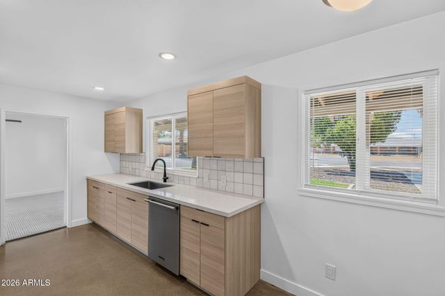 4135 N WESTVIEW Drive, Phoenix, AZ 85015
