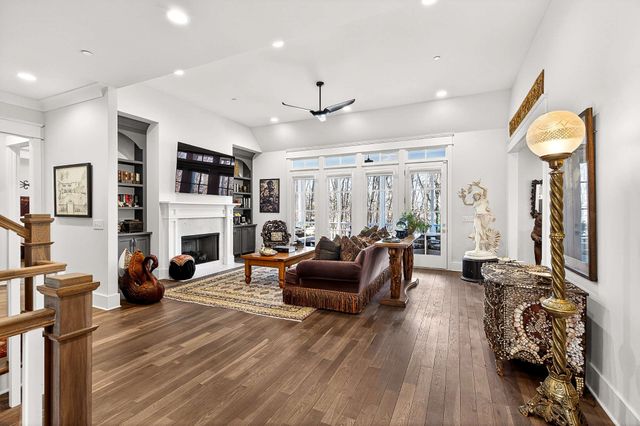 6732 Darden Pl, Nashville, TN 37205