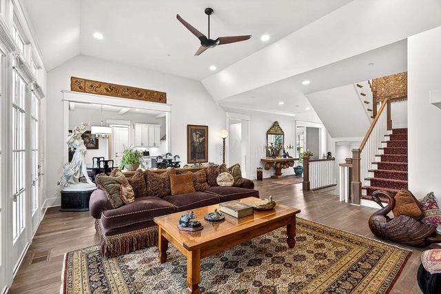 6732 Darden Pl, Nashville, TN 37205