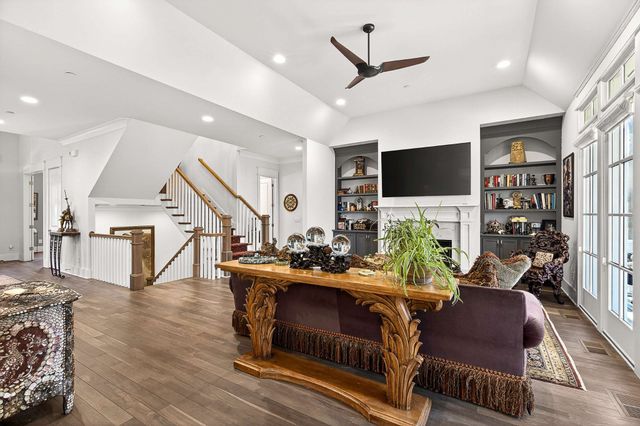 6732 Darden Pl, Nashville, TN 37205