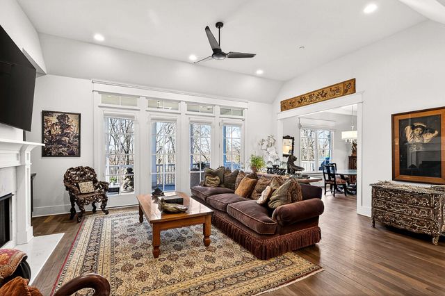 6732 Darden Pl, Nashville, TN 37205