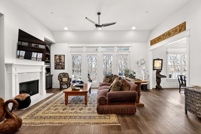 6732 Darden Pl, Nashville, TN 37205