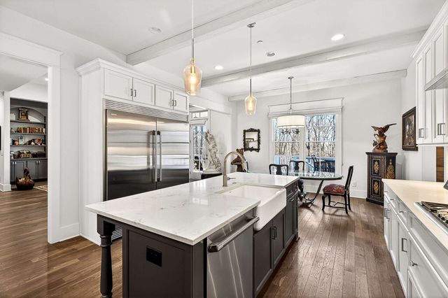 6732 Darden Pl, Nashville, TN 37205