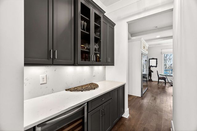 6732 Darden Pl, Nashville, TN 37205