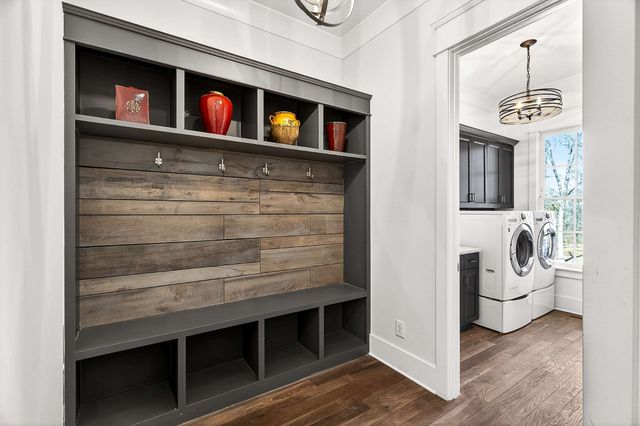 6732 Darden Pl, Nashville, TN 37205