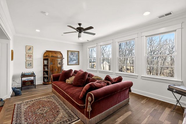 6732 Darden Pl, Nashville, TN 37205