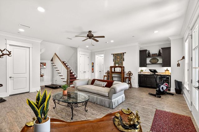 6732 Darden Pl, Nashville, TN 37205