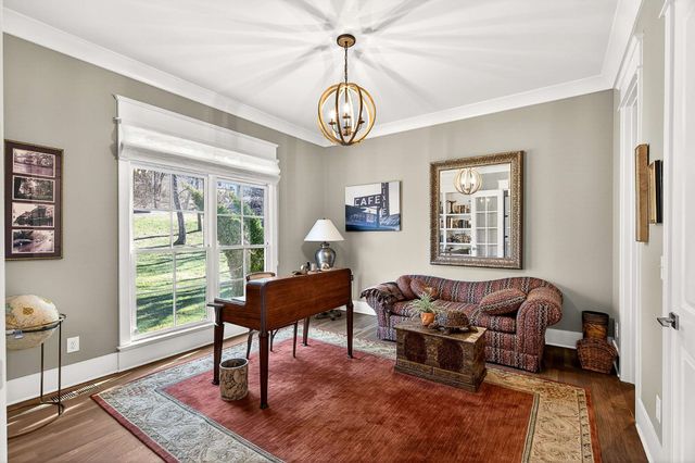 6732 Darden Pl, Nashville, TN 37205