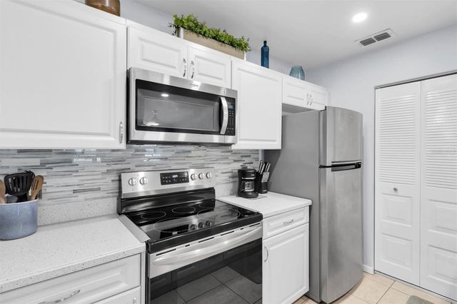 7712 HILLSIDE COURT 201, Hudson, FL 34667