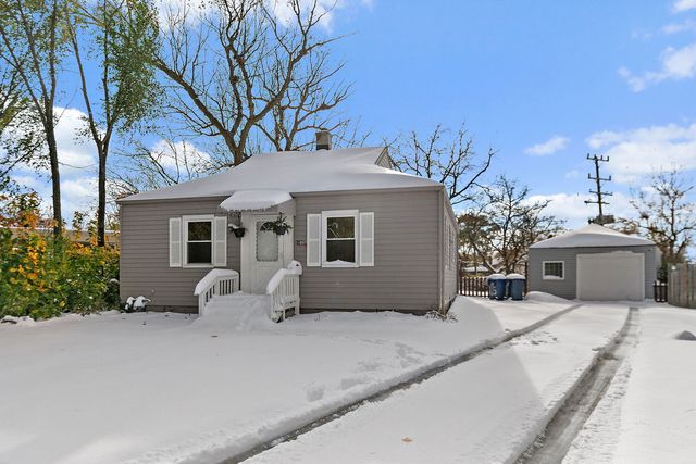 1105 Woodlawn Circle, Waukegan, IL 60085