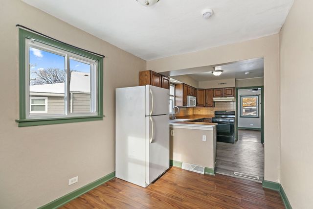 1105 Woodlawn Circle, Waukegan, IL 60085