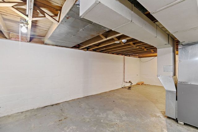 1105 Woodlawn Circle, Waukegan, IL 60085