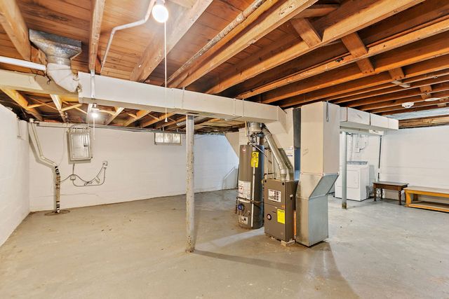 1105 Woodlawn Circle, Waukegan, IL 60085