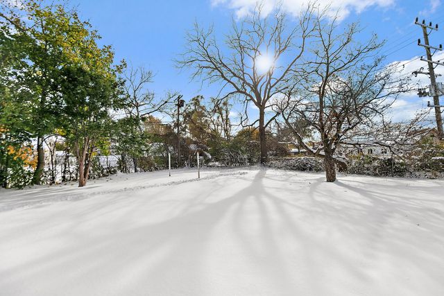 1105 Woodlawn Circle, Waukegan, IL 60085