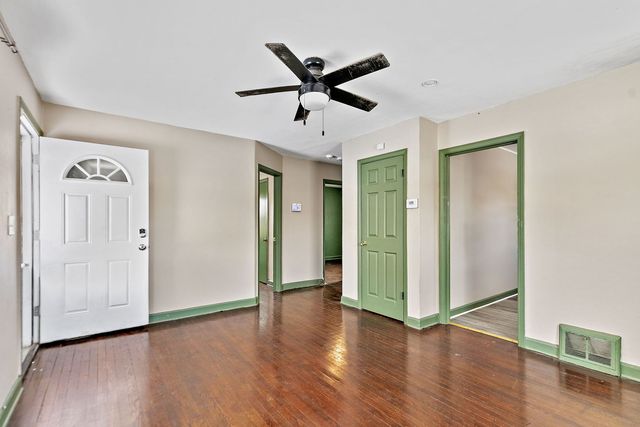 1105 Woodlawn Circle, Waukegan, IL 60085