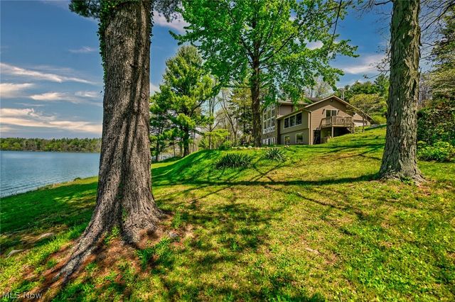 2873 Lodge Road SW, Sherrodsville, OH 44675
