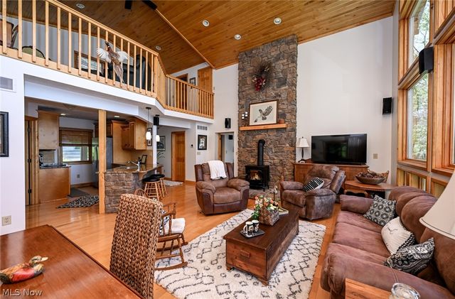 2873 Lodge Road SW, Sherrodsville, OH 44675