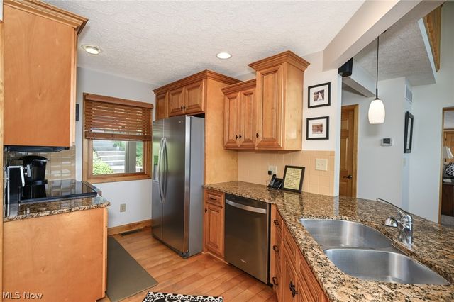 2873 Lodge Road SW, Sherrodsville, OH 44675