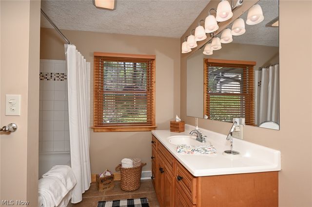 2873 Lodge Road SW, Sherrodsville, OH 44675
