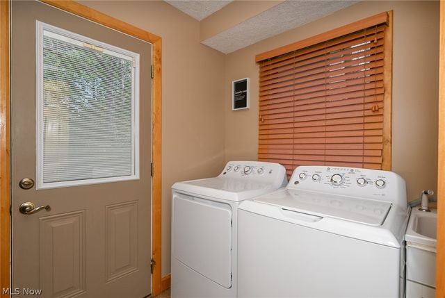 2873 Lodge Road SW, Sherrodsville, OH 44675