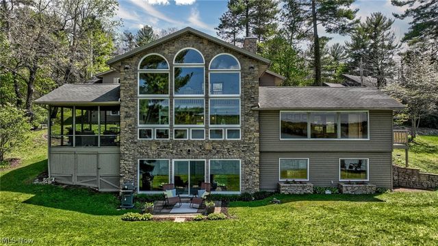 2873 Lodge Road SW, Sherrodsville, OH 44675