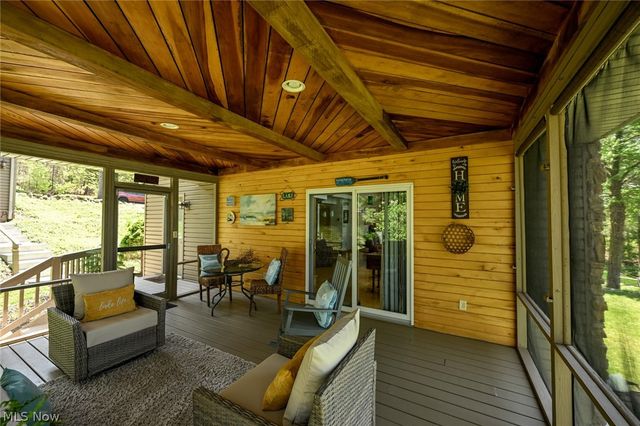 2873 Lodge Road SW, Sherrodsville, OH 44675