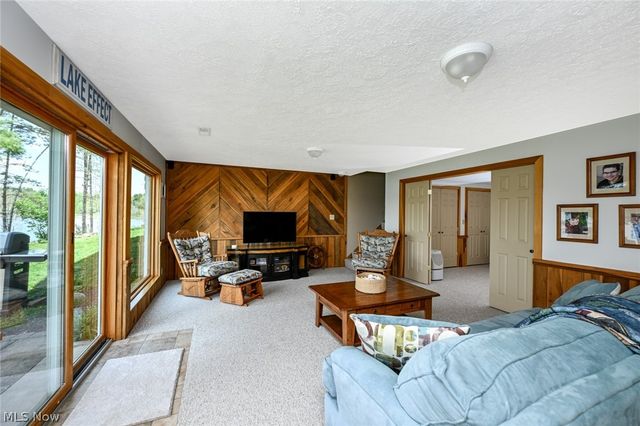2873 Lodge Road SW, Sherrodsville, OH 44675