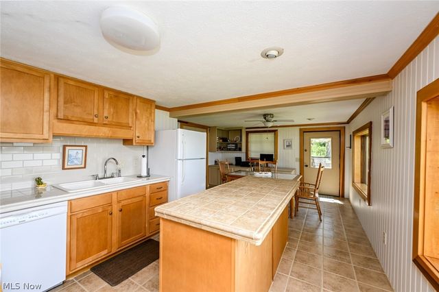 2873 Lodge Road SW, Sherrodsville, OH 44675