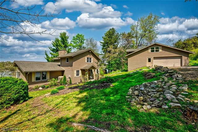2873 Lodge Road SW, Sherrodsville, OH 44675