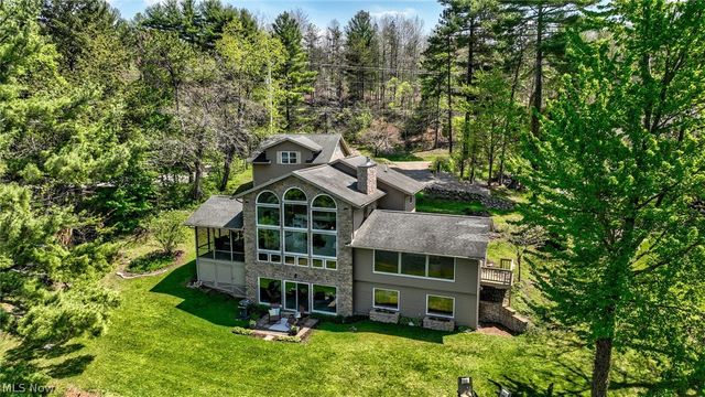 2873 Lodge Road SW, Sherrodsville, OH 44675
