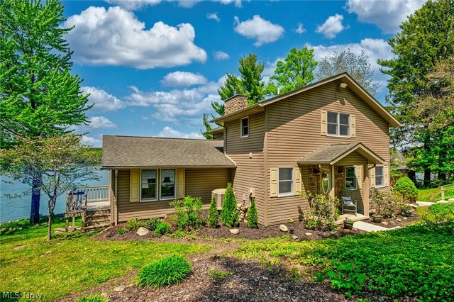 2873 Lodge Road SW, Sherrodsville, OH 44675