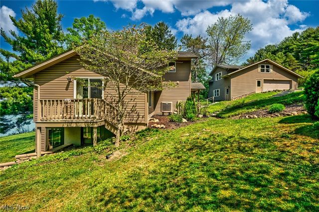 2873 Lodge Road SW, Sherrodsville, OH 44675